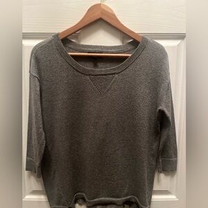 PREOWNED A.N.A WOMEN'S GRAY/METALLIC 3/4 SLEEVE LIGHTWEIGHT SWEATER PETITE SMALL